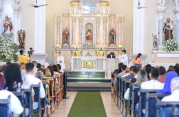 Dr. Pessoa vai à missa na Igreja do Amparo em comemoração aos 170 anos de Teresina
